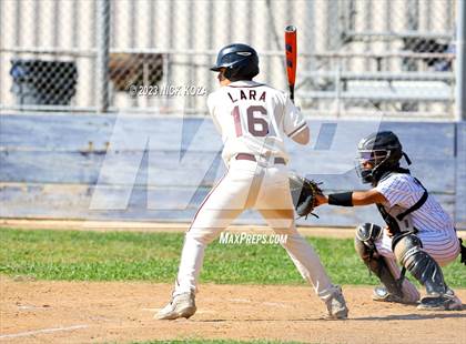 Thumbnail 3 in Paramount vs. Lynwood photogallery.