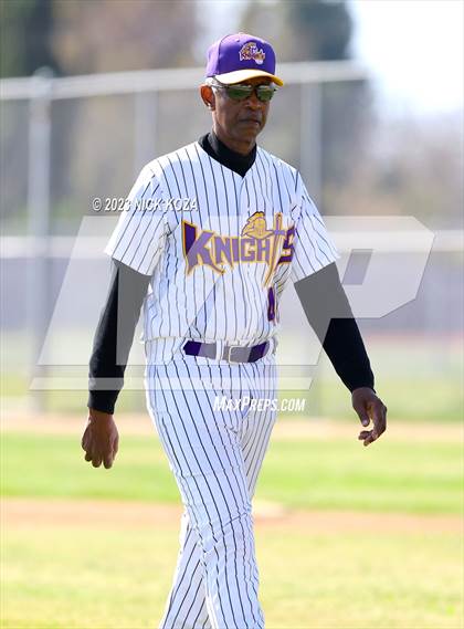 Thumbnail 2 in Paramount vs. Lynwood photogallery.