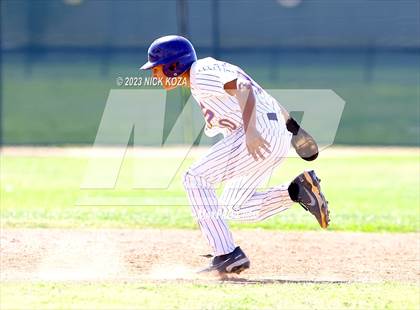 Thumbnail 1 in Paramount vs. Lynwood photogallery.