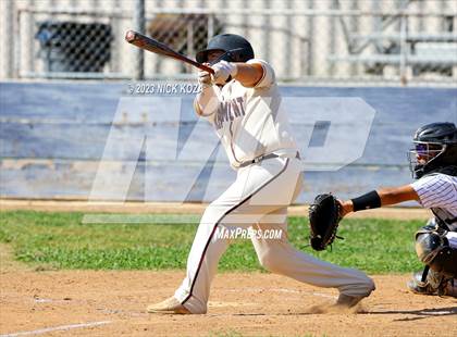 Thumbnail 2 in Paramount vs. Lynwood photogallery.
