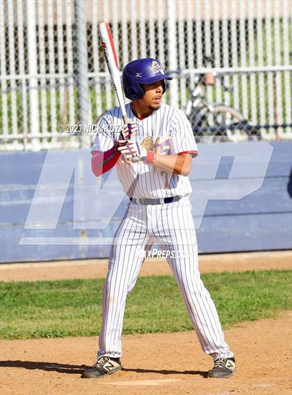 Thumbnail 1 in Paramount vs. Lynwood photogallery.