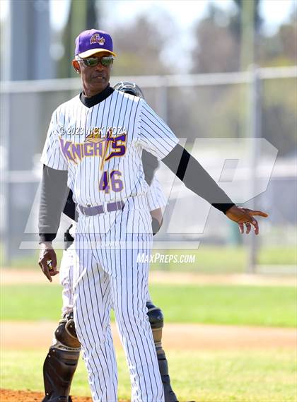 Thumbnail 2 in Paramount vs. Lynwood photogallery.