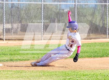 Thumbnail 2 in Paramount vs. Lynwood photogallery.