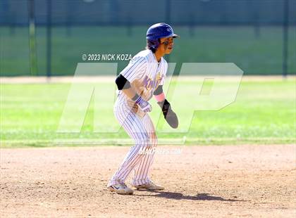 Thumbnail 3 in Paramount vs. Lynwood photogallery.