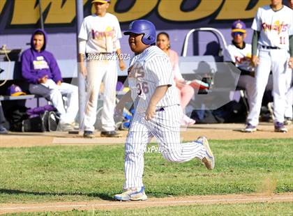 Thumbnail 2 in Paramount vs. Lynwood photogallery.