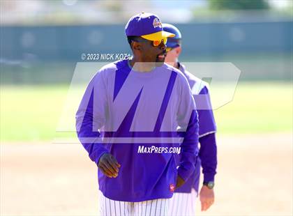 Thumbnail 3 in Paramount vs. Lynwood photogallery.