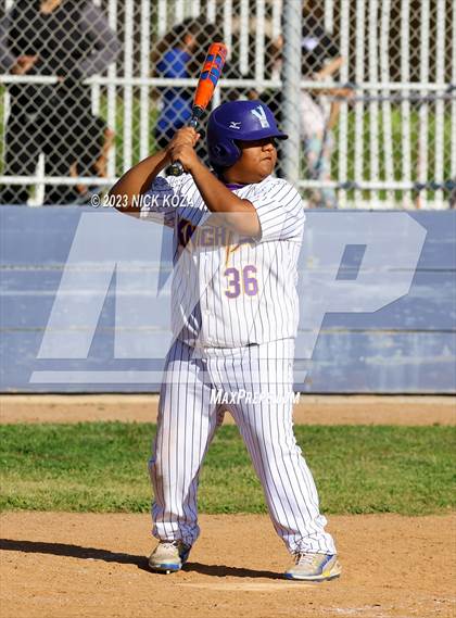 Thumbnail 2 in Paramount vs. Lynwood photogallery.