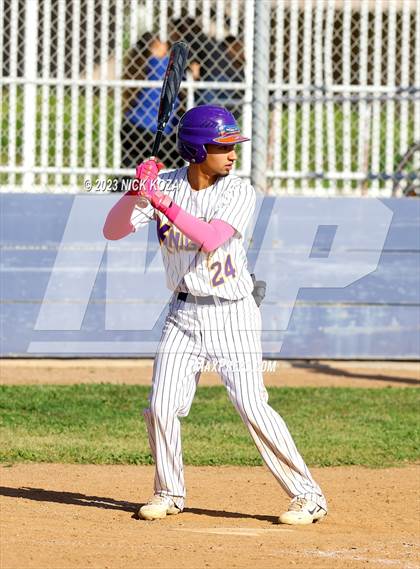Thumbnail 1 in Paramount vs. Lynwood photogallery.