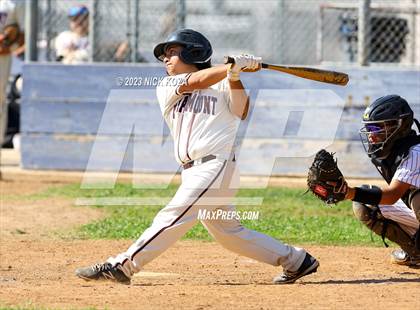 Thumbnail 3 in Paramount vs. Lynwood photogallery.