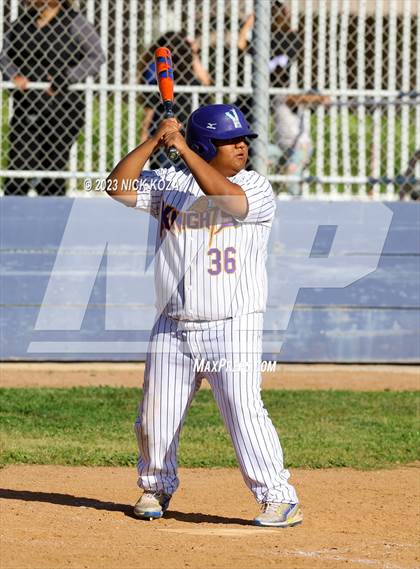 Thumbnail 1 in Paramount vs. Lynwood photogallery.