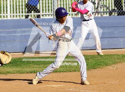 Thumbnail 3 in Paramount vs. Lynwood photogallery.