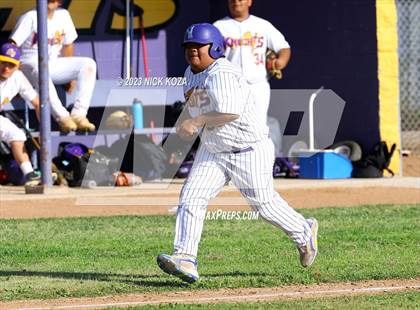 Thumbnail 3 in Paramount vs. Lynwood photogallery.