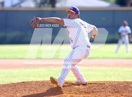 Thumbnail 2 in Paramount vs. Lynwood photogallery.