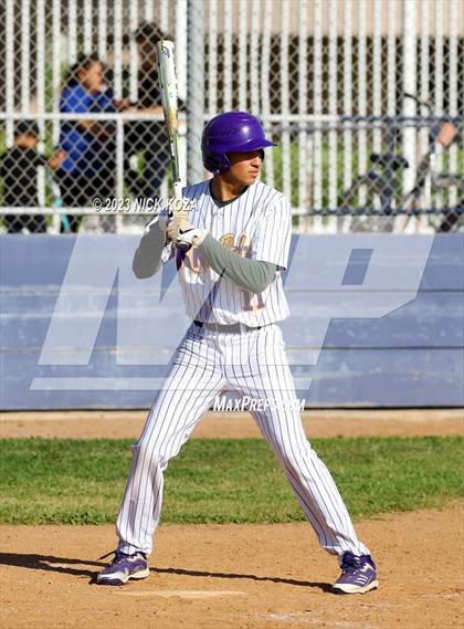 Thumbnail 3 in Paramount vs. Lynwood photogallery.