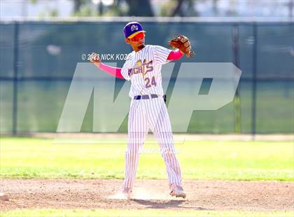 Thumbnail 2 in Paramount vs. Lynwood photogallery.