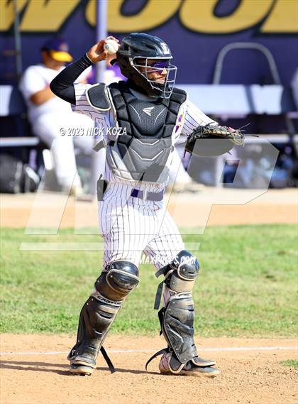 Thumbnail 2 in Paramount vs. Lynwood photogallery.