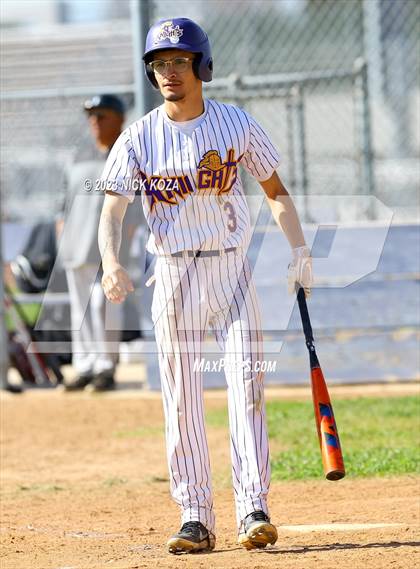 Thumbnail 1 in Paramount vs. Lynwood photogallery.