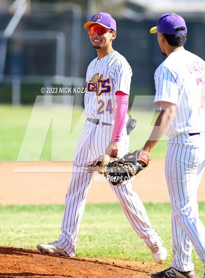 Thumbnail 2 in Paramount vs. Lynwood photogallery.