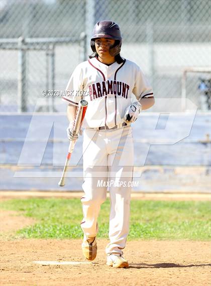 Thumbnail 1 in Paramount vs. Lynwood photogallery.
