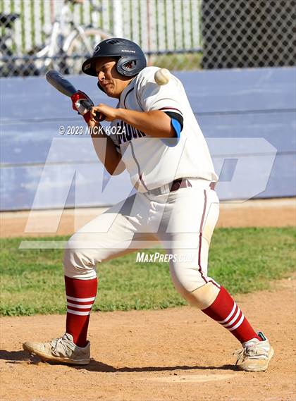 Thumbnail 1 in Paramount vs. Lynwood photogallery.