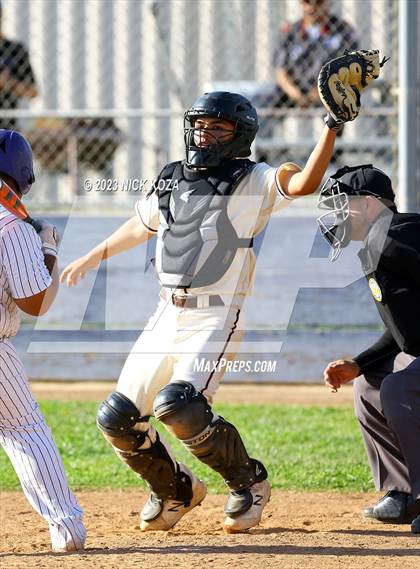 Thumbnail 2 in Paramount vs. Lynwood photogallery.