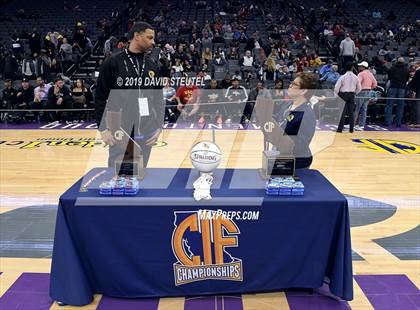 Thumbnail 3 in Rosary Academy vs. Bishop O'Dowd (CIF State D1 Final) photogallery.
