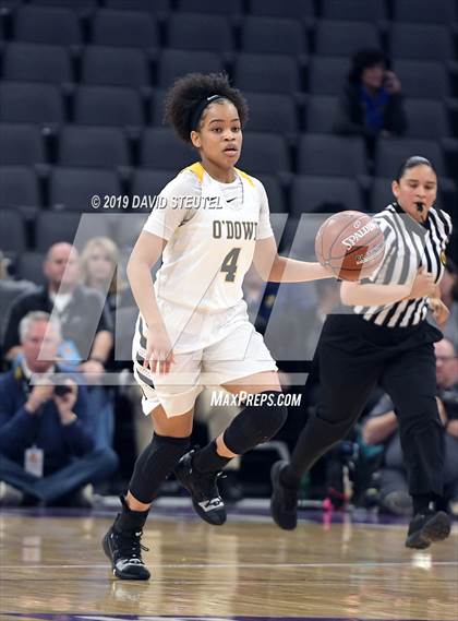Thumbnail 2 in Rosary Academy vs. Bishop O'Dowd (CIF State D1 Final) photogallery.