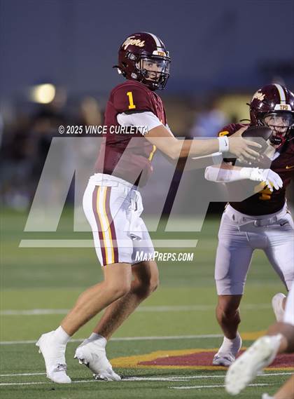 Thumbnail 1 in Vandegrift @ Dripping Springs photogallery.