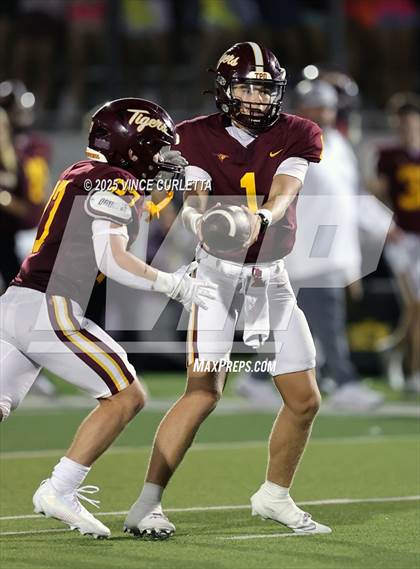 Thumbnail 1 in Vandegrift @ Dripping Springs photogallery.