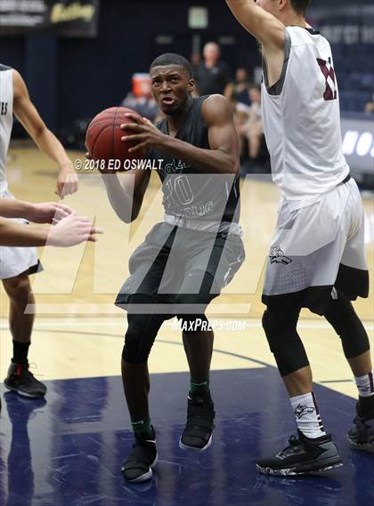 Thumbnail 3 in Moreau Catholic vs. Woodcreek (MaxPreps MLK Classic) photogallery.