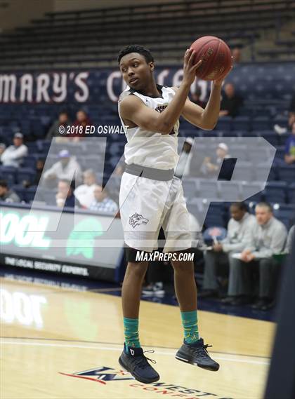 Thumbnail 3 in Moreau Catholic vs. Woodcreek (MaxPreps MLK Classic) photogallery.