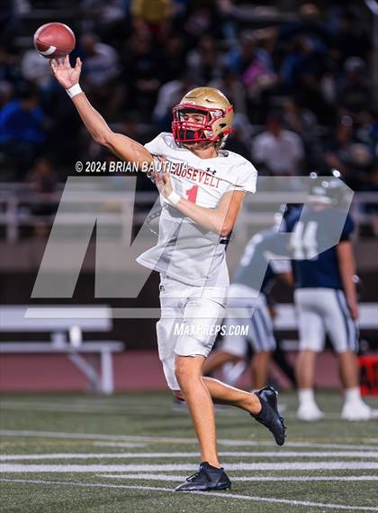 Thumbnail 1 in Kamehameha Maui vs. Roosevelt (HHSAA D2 Semifinal) photogallery.
