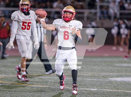 Thumbnail 2 in Kamehameha Maui vs. Roosevelt (HHSAA D2 Semifinal) photogallery.