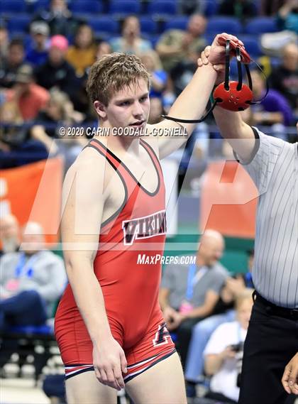 Thumbnail 2 in NCHSAA Wrestling Championship (Finals 220 lb) photogallery.