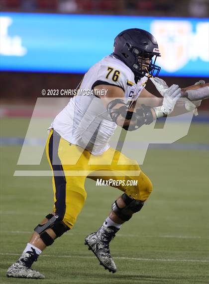 Thumbnail 3 in Highland Park vs Dallas Jesuit photogallery.