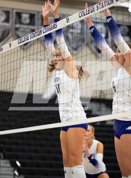 Thumbnail 3 in Rudder @ College Station photogallery.