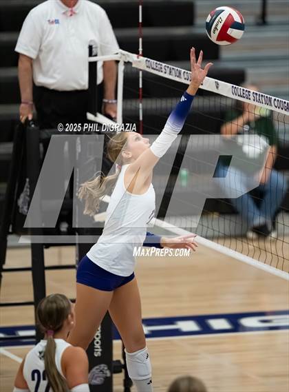 Thumbnail 2 in Rudder @ College Station photogallery.