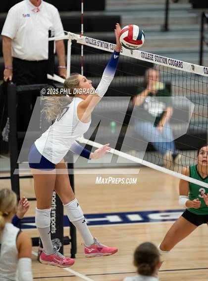 Thumbnail 3 in Rudder @ College Station photogallery.