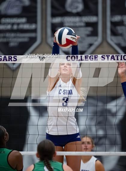 Thumbnail 3 in Rudder @ College Station photogallery.