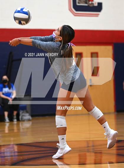 Thumbnail 3 in La Costa Canyon vs. Timpview (Durango Fall Classic) photogallery.