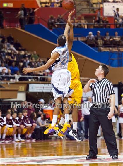 Thumbnail 1 in Clovis West vs Bullard (CIF CS D1 Final) photogallery.