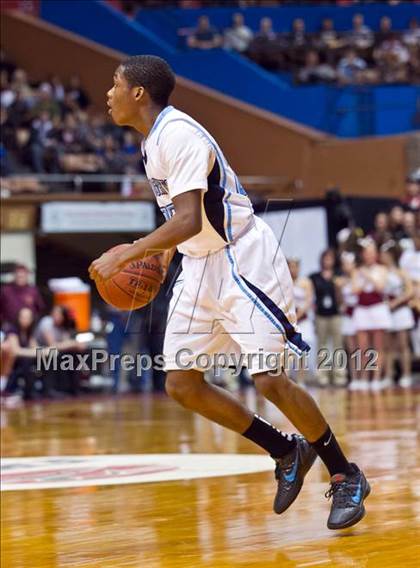 Thumbnail 3 in Clovis West vs Bullard (CIF CS D1 Final) photogallery.