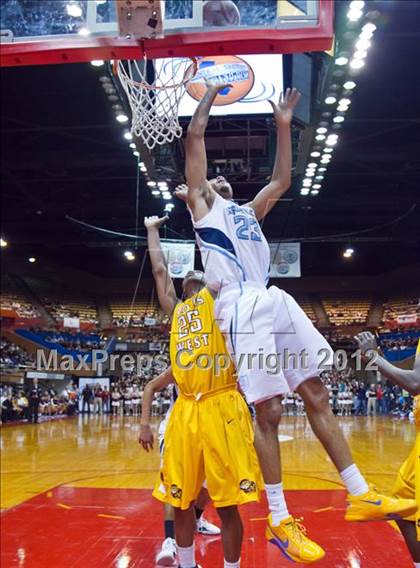 Thumbnail 1 in Clovis West vs Bullard (CIF CS D1 Final) photogallery.
