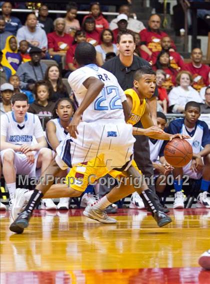 Thumbnail 3 in Clovis West vs Bullard (CIF CS D1 Final) photogallery.