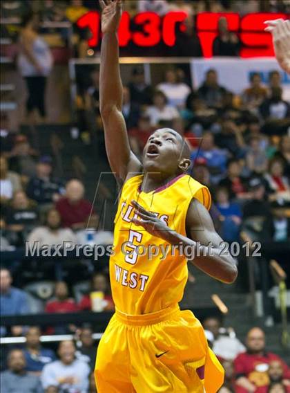 Thumbnail 3 in Clovis West vs Bullard (CIF CS D1 Final) photogallery.