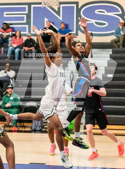 Thumbnail 1 in Sacred Heart Cathedral Preparatory vs. St. Ignatius (CIF-CCS DIII Championship) photogallery.