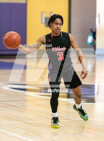 Thumbnail 2 in Sacred Heart Cathedral Preparatory vs. St. Ignatius (CIF-CCS DIII Championship) photogallery.