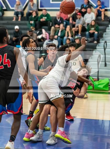 Thumbnail 2 in Sacred Heart Cathedral Preparatory vs. St. Ignatius (CIF-CCS DIII Championship) photogallery.