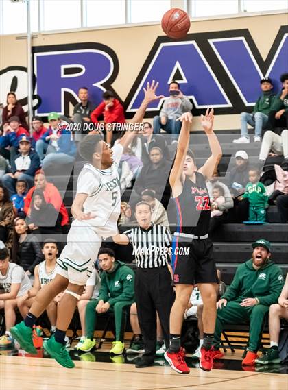 Thumbnail 2 in Sacred Heart Cathedral Preparatory vs. St. Ignatius (CIF-CCS DIII Championship) photogallery.