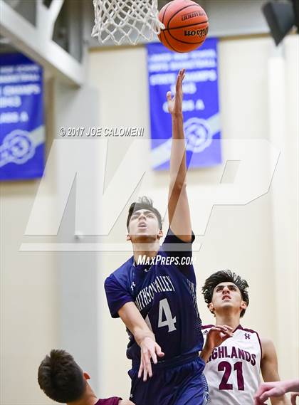 Thumbnail 1 in Smithson Valley vs Highlands (SAISD Invitational) photogallery.